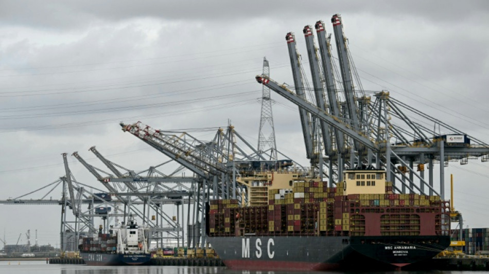 Ausflie&szlig;endes &Ouml;l legt Schiffsverkehr in Hafen von Antwerpen gr&ouml;&szlig;tenteils lahm