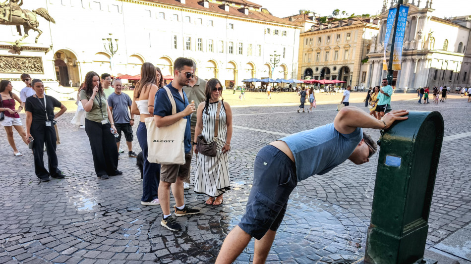 Caldo aumenta, domani 3 bollini rossi, venerd&igrave; massima allerta in 11 citt&agrave;