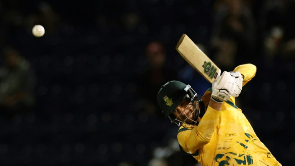 South Africa smash 97-5 in rain-marred T20 opener against England