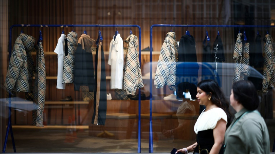 Burberry, &eacute;toile p&acirc;lissante du luxe britannique, r&eacute;trograd&eacute; en Bourse