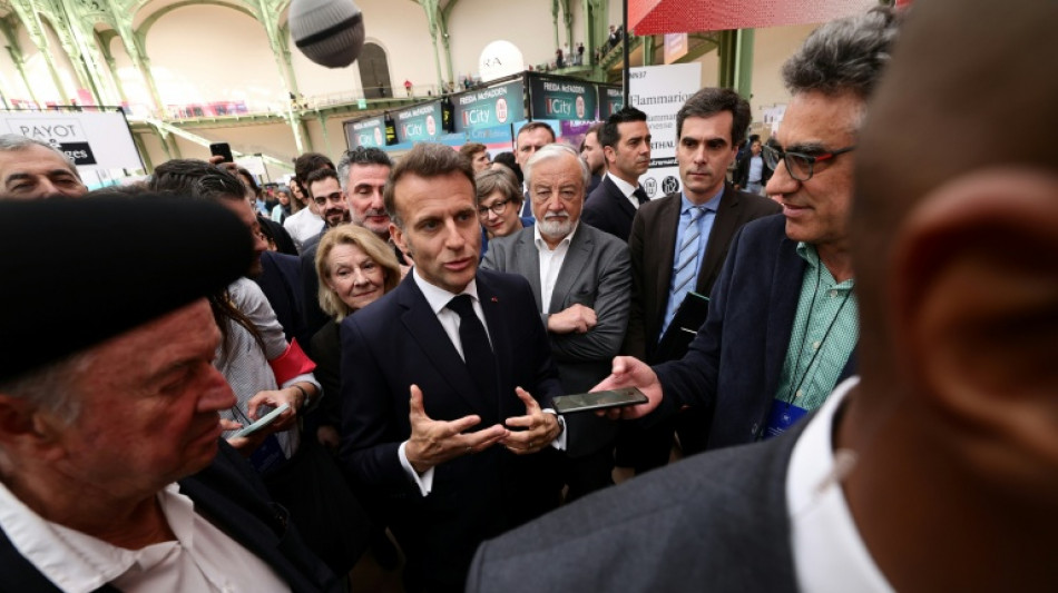 Crise chez Grasset: Macron juge "important de d&eacute;fendre" le "pluralisme &eacute;ditorial"