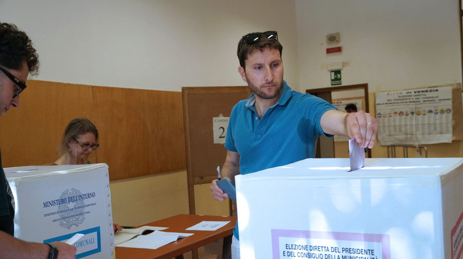 Ballottaggi:alle12 affluenza su base nazionale 13,55%,in calo rispetto primo turno