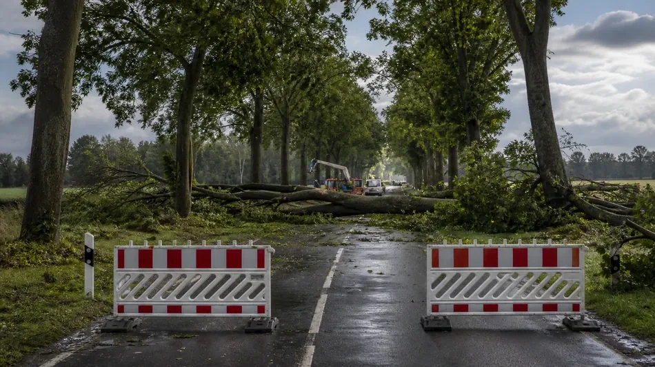 B192 bleibt zwischen Penkow und Roez nach Unwetter gesperrt