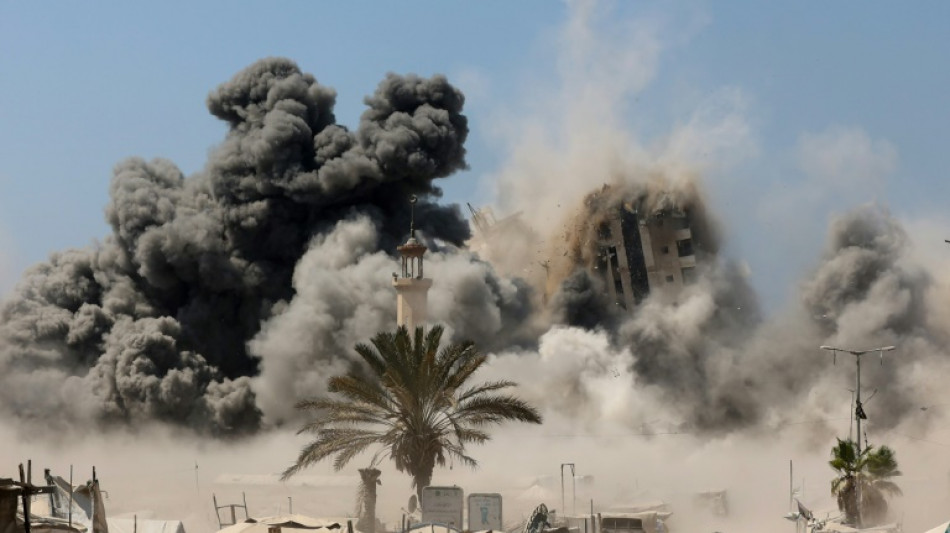 Exército israelense bombardeia prédio na Cidade de Gaza