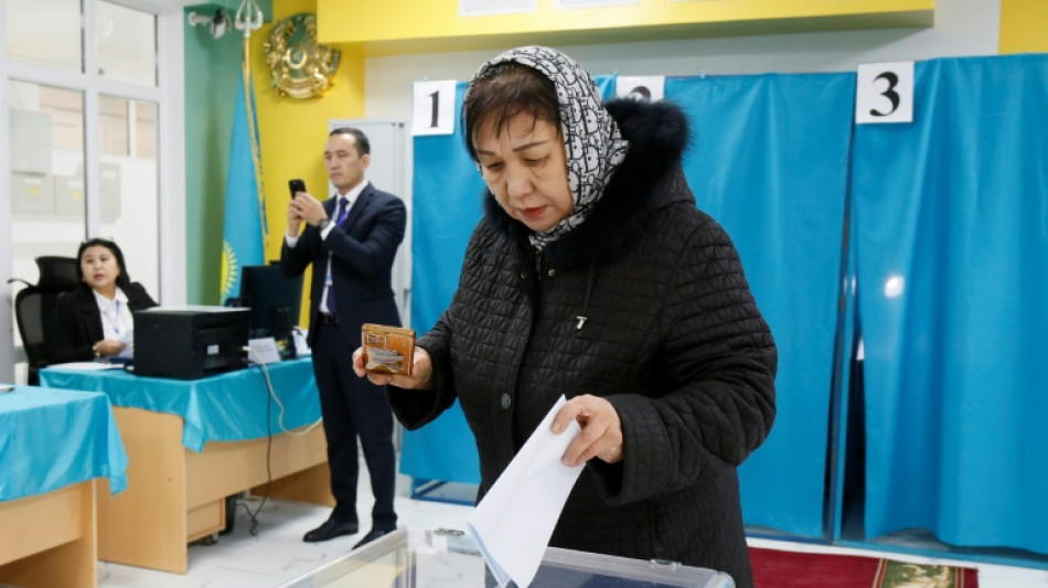 Kasachstan beschlie&szlig;t per Referendum neue Verfassung