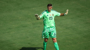 Chelsea holt Keeper Mart&iacute;nez von Aston Villa