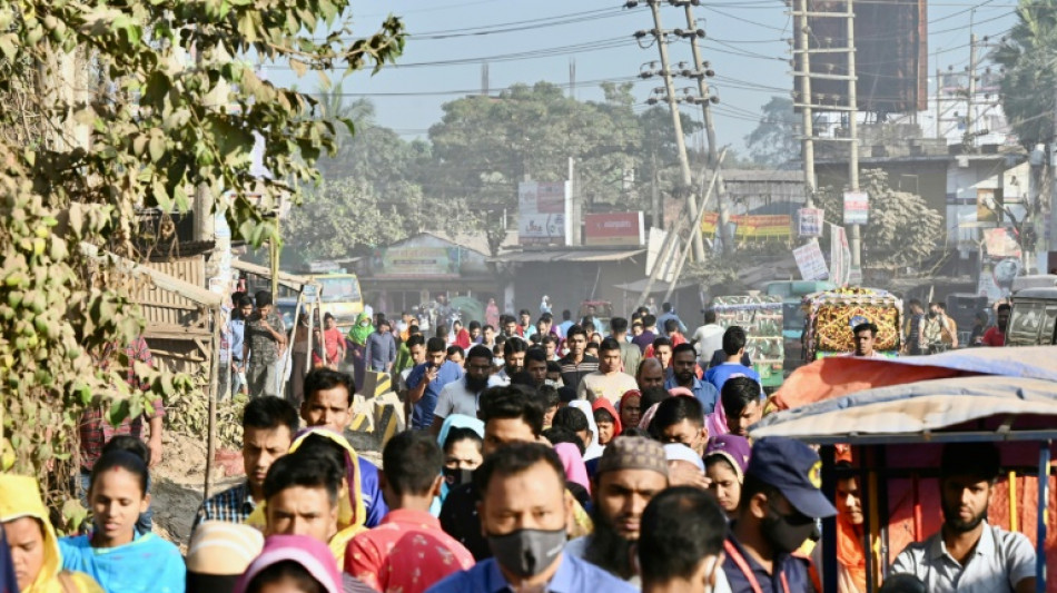 Cientos de miles de obreros textiles regresan al trabajo en Banglad&eacute;s