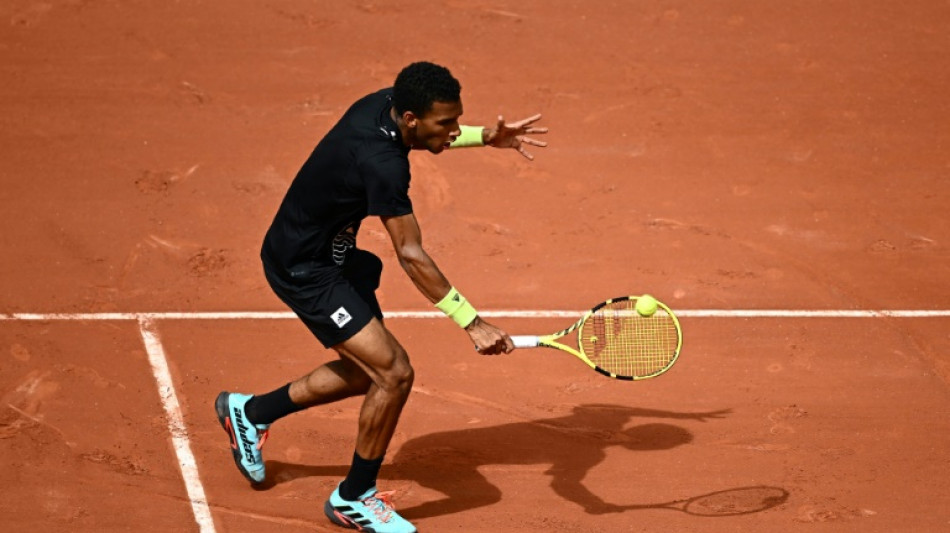 Roland-Garros: men&eacute; deux sets &agrave; z&eacute;ro, Auger-Aliassime obtient sa premi&egrave;re victoire &agrave; Paris