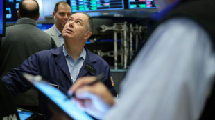 Wall Street finit dans le rouge apr&egrave;s le ton plus strict de la Fed