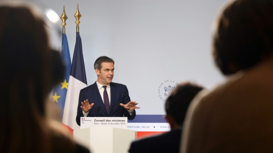 El gobierno franc&eacute;s mantiene su reforma migratoria pese al rev&eacute;s en el Parlamento