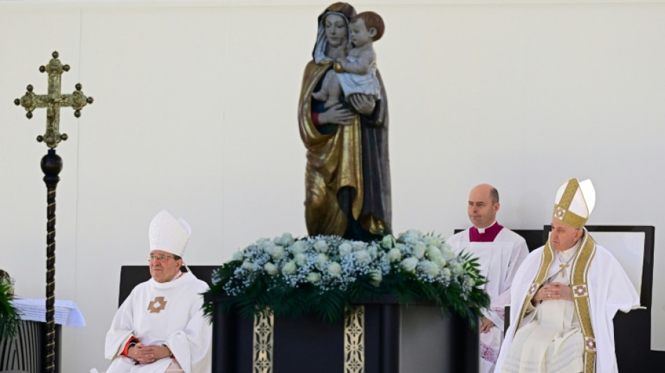 Una comisi&oacute;n del Vaticano rechaza por ahora la ordenaci&oacute;n de mujeres diaconisas