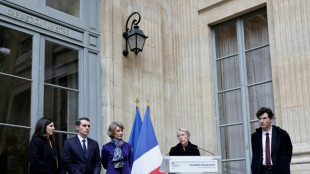 Neues Kabinett in Frankreich nimmt Regierungsgesch&auml;fte auf