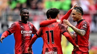 Italie: l'AC Milan d&eacute;passe la Juventus, coups de t&ecirc;te et de folie &agrave; Lecce