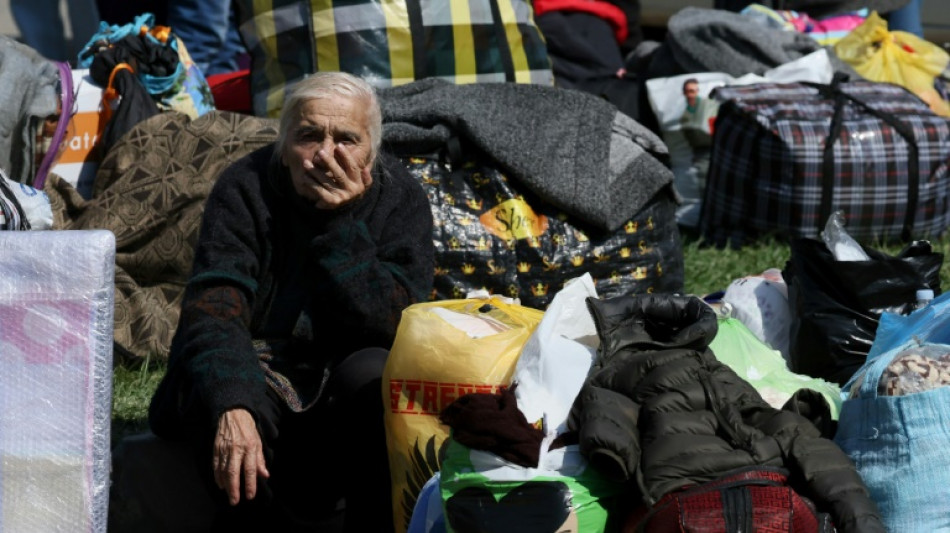 Avant l'exil, les Arm&eacute;niens du Nagorny Karabakh jettent leur pass&eacute; au feu