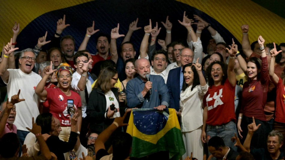 'Bora Lula!': milhares de pessoas celebram nas ruas de S&atilde;o Paulo