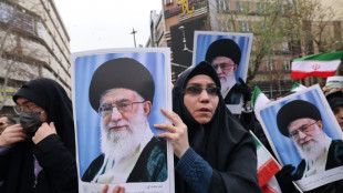 Massenkundgebung f&uuml;r bei Protesten get&ouml;tete Sicherheitskr&auml;fte in Teheran