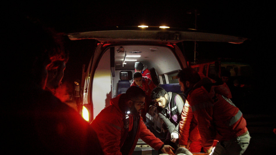 ++ Bimbo cade da quinto piano e urta una tettoia, &egrave; grave ++