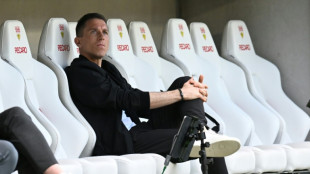 Wolfsburg fire coach Bauer with relegation looming