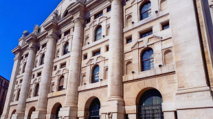 Borsa: Milano chiude in calo, -0,73%