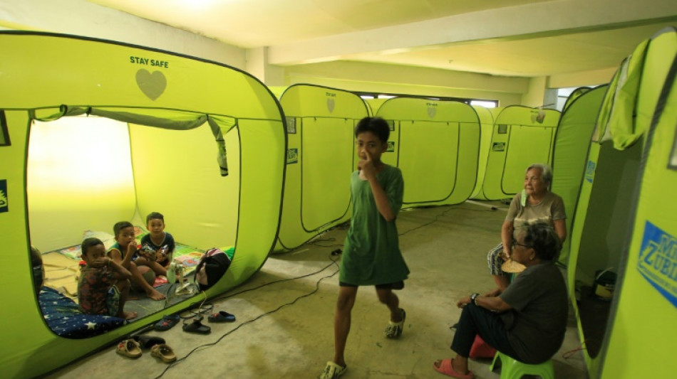 Supertif&oacute;n Man-yi derriba &aacute;rboles y tendido el&eacute;ctrico en Filipinas