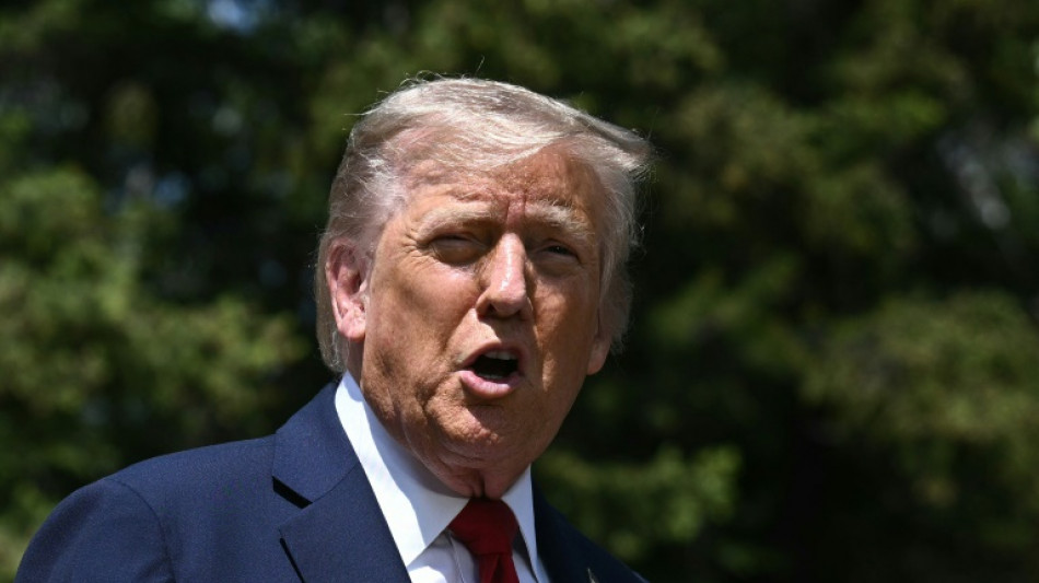 Droits de douane: Trump maintient la pression, même si le couperet du 9 juillet s'éloigne