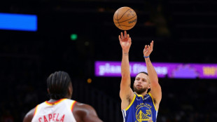 NBA: 60 points mais une d&eacute;faite pour Curry, les Lakers stoppent les Knicks