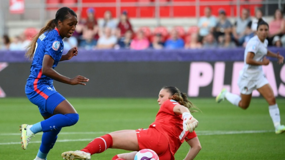 Euro: les Bleues intenables frappent un grand coup d'entr&eacute;e