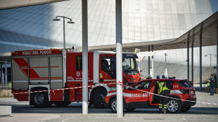 Scritta pericolante, CityLife verso la normalità