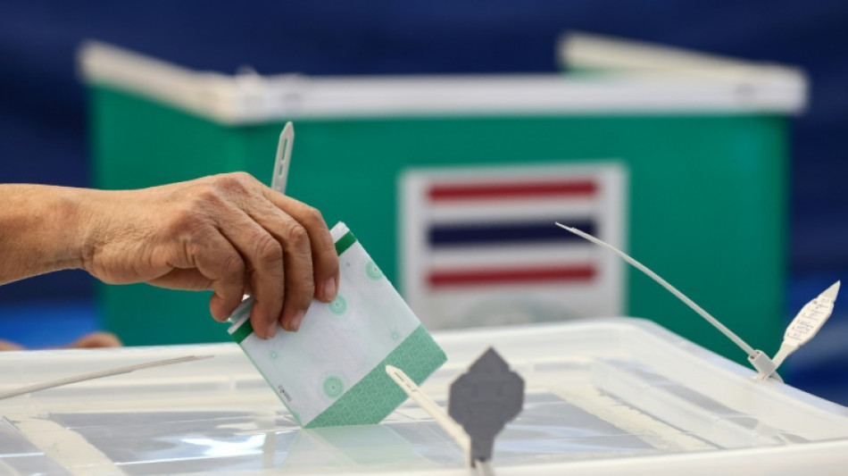 Les Tha&iuml;landais aux urnes, l'opposition esp&egrave;re d&eacute;loger l'arm&eacute;e du pouvoir