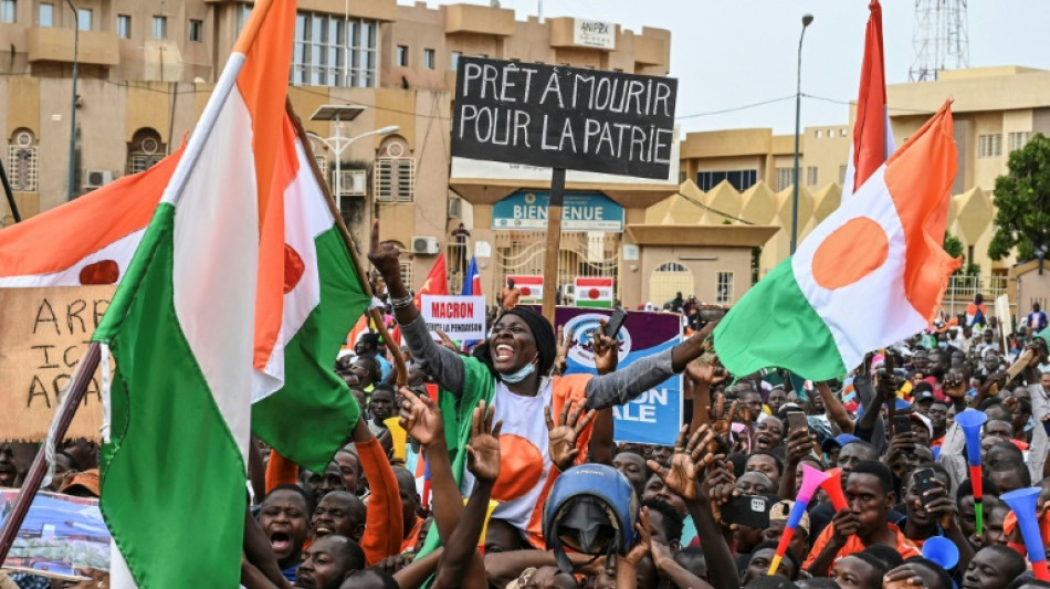 Niger: le r&eacute;gime promet une transition de trois ans maximum, manifestation de soutien &agrave; Niamey  