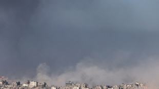 Bombardeos israel&iacute;es e intensos combates en Gaza, donde falta "de todo"
