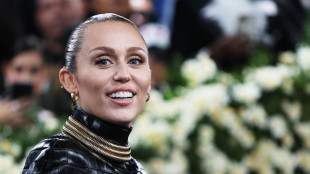 Miley Cyrus, 'in terapia intensiva per infezione al ginocchio'