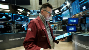 Wall Street termine en ordre dispers&eacute;, le rat&eacute; de Goldman Sachs pousse &agrave; une pause