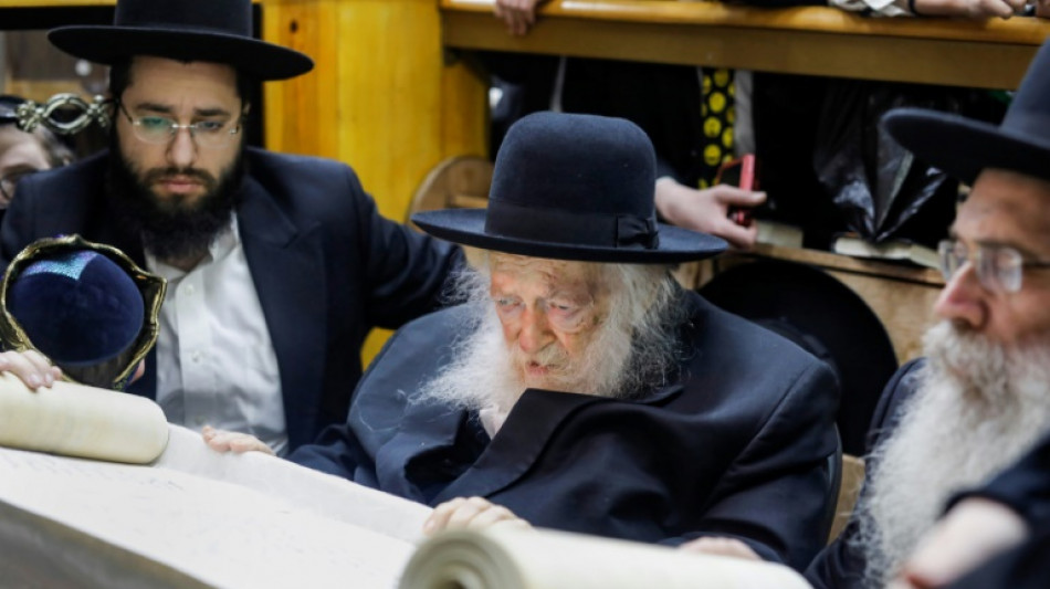 Isra&euml;l: une foule massive aux fun&eacute;railles du "Prince de la Torah"
