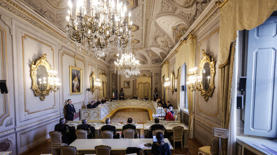 Consulta, 'atti sessuali con minore, pu&ograve; essere sospesa esecuzione pena'