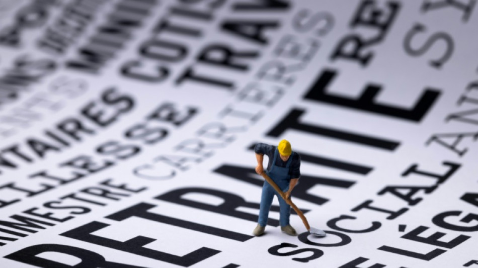 Ultime op&eacute;ration sauvetage pour le "conclave" des retraites, le Medef "tr&egrave;s r&eacute;serv&eacute;"