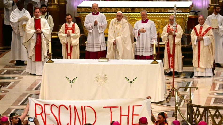 Au Qu&eacute;bec, le pape c&eacute;l&egrave;bre une nouvelle messe de r&eacute;conciliation