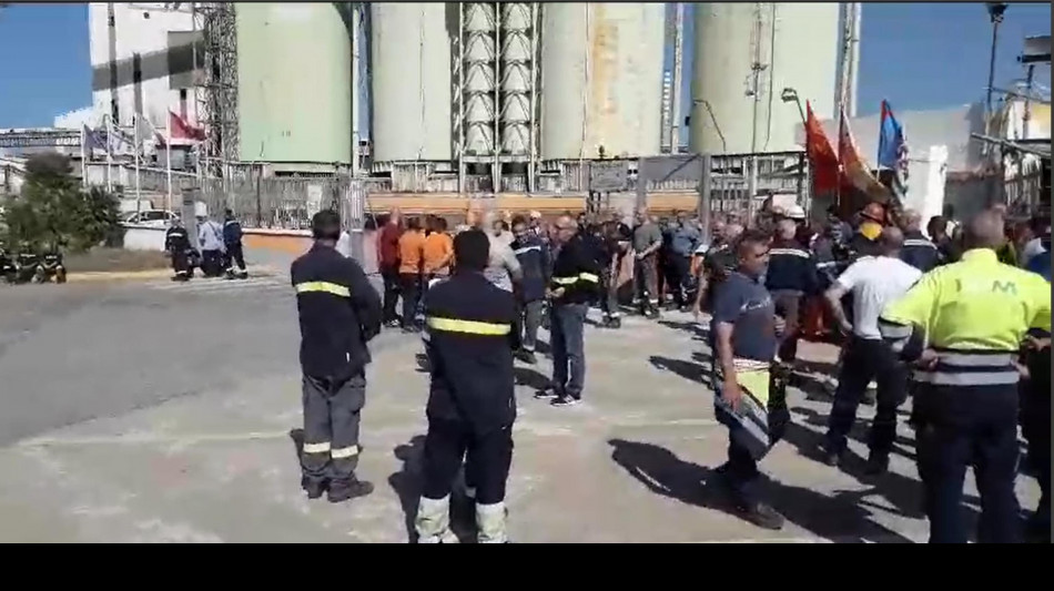 Sider Alloys, marcia su Cagliari dei lavoratori in mobilit&agrave;