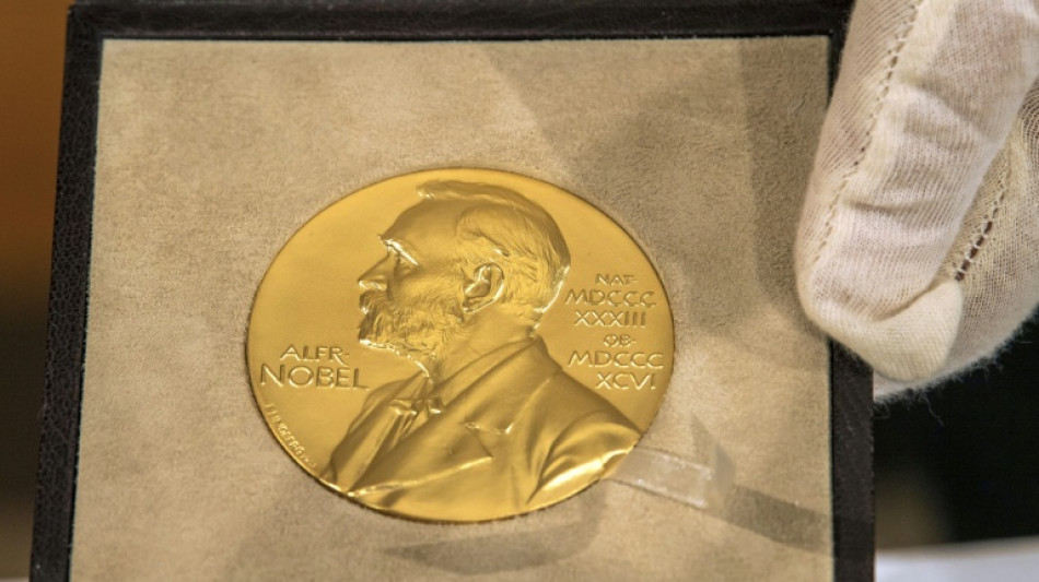 Physique des particules, "cape d'invisibilit&eacute;" et astrophysique cit&eacute;s pour le Nobel de physique