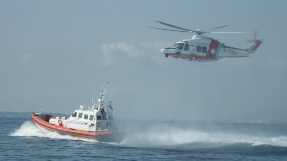 Si ribalta barcone con migranti, recuperati 10 cadaveri