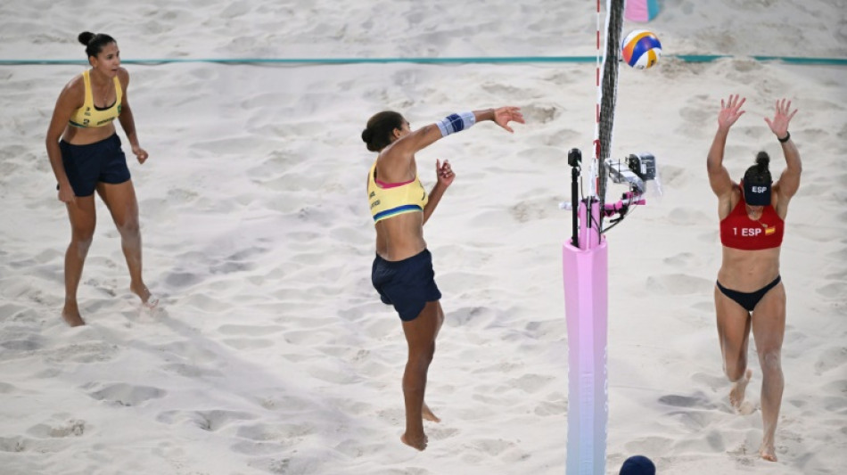 Duplas femininas se garantem nas oitavas do v&ocirc;lei de praia em Paris; George e Andr&eacute; perdem