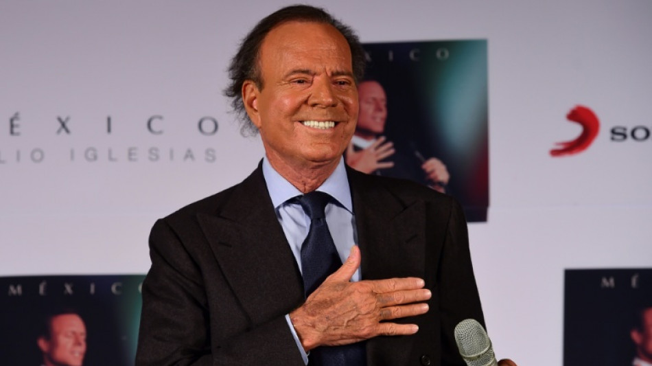 Julio Iglesias sort du silence et d&eacute;ment les accusations "absolument fausses" d'ex-employ&eacute;es 