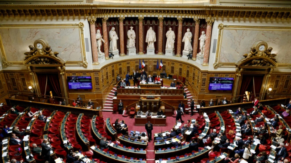 S&eacute;nat: l'h&eacute;micycle prend forme, avec une &eacute;rosion &agrave; droite et une pouss&eacute;e &agrave; gauche