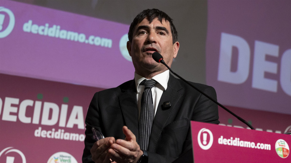Fratoianni rilancia, 'non c'&egrave; niente di assurdo nel tassare i ricchi'