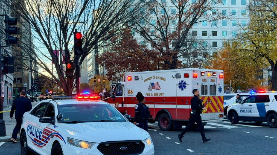 Trump denuncia 'ato de terrorismo' ap&oacute;s ataque contra guardas em Washington