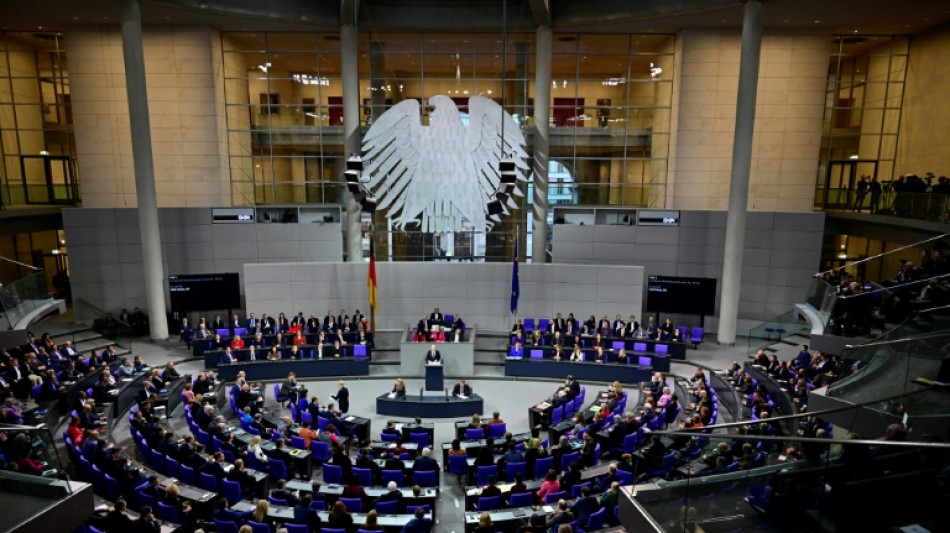 Bundestag beschlie&szlig;t Pr&auml;zisierung der &Ouml;ffentlichkeitsarbeit von Parteien