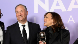 Trump demite esposo de Kamala Harris do conselho do Museu do Holocausto