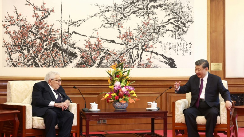 Xi re&ccedil;oit Kissinger, salu&eacute; en Chine comme un "diplomate de l&eacute;gende"