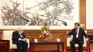 Xi re&ccedil;oit Kissinger, salu&eacute; en Chine comme un "diplomate de l&eacute;gende"