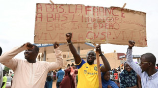 Niger : manifestation pro-militaires pr&egrave;s de la base fran&ccedil;aise, report d'une r&eacute;union de la Cedeao